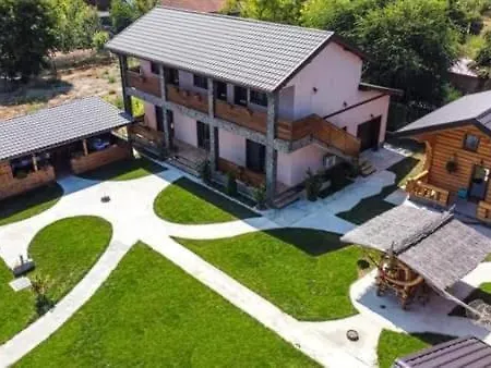 Casutele Vadului Hotel 3*